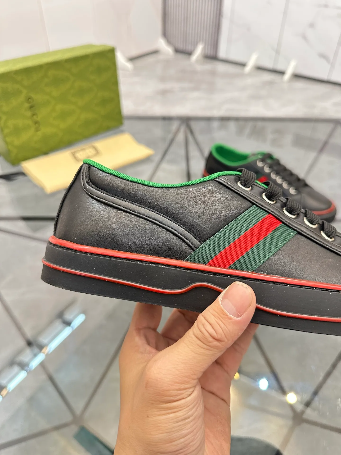 Men's shoes: 💰P380¥ Product trademark: Gucci* "Gucci*" low-top casual shoes Regular size: 38-44 (can be customized to 45.46.) Product materials: Original material from the upper counter, breathable lining, original outsole. Number: 661